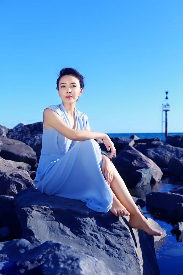 刘威葳海边浪漫优雅演绎夏日风情[4]