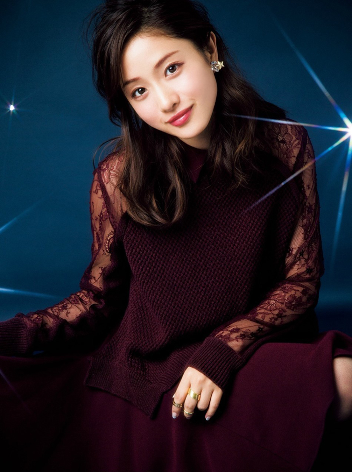 石原里美最新委婉大气时尚写真[3]
