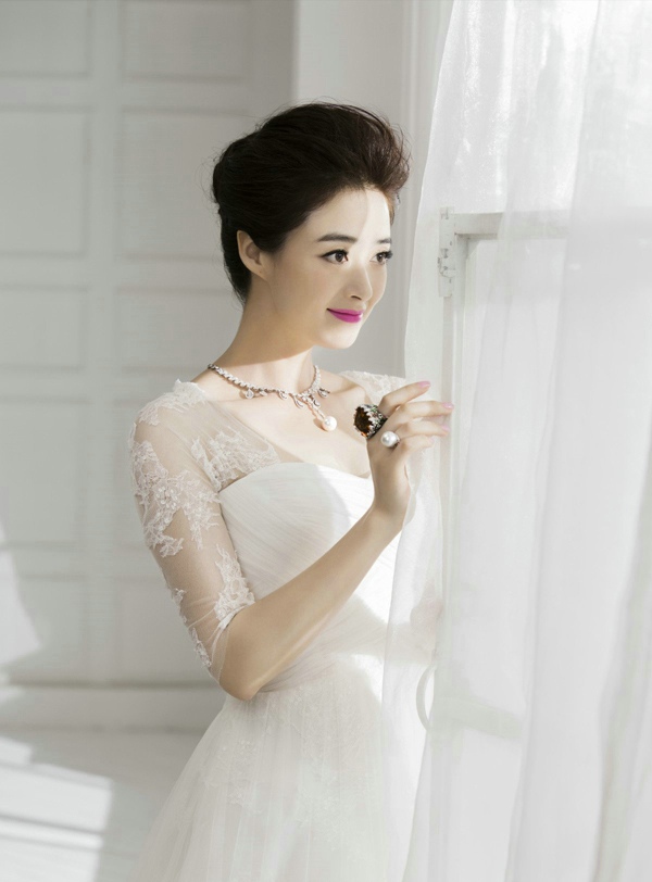蒋欣婚纱照 浪漫唯美气质超群[2]