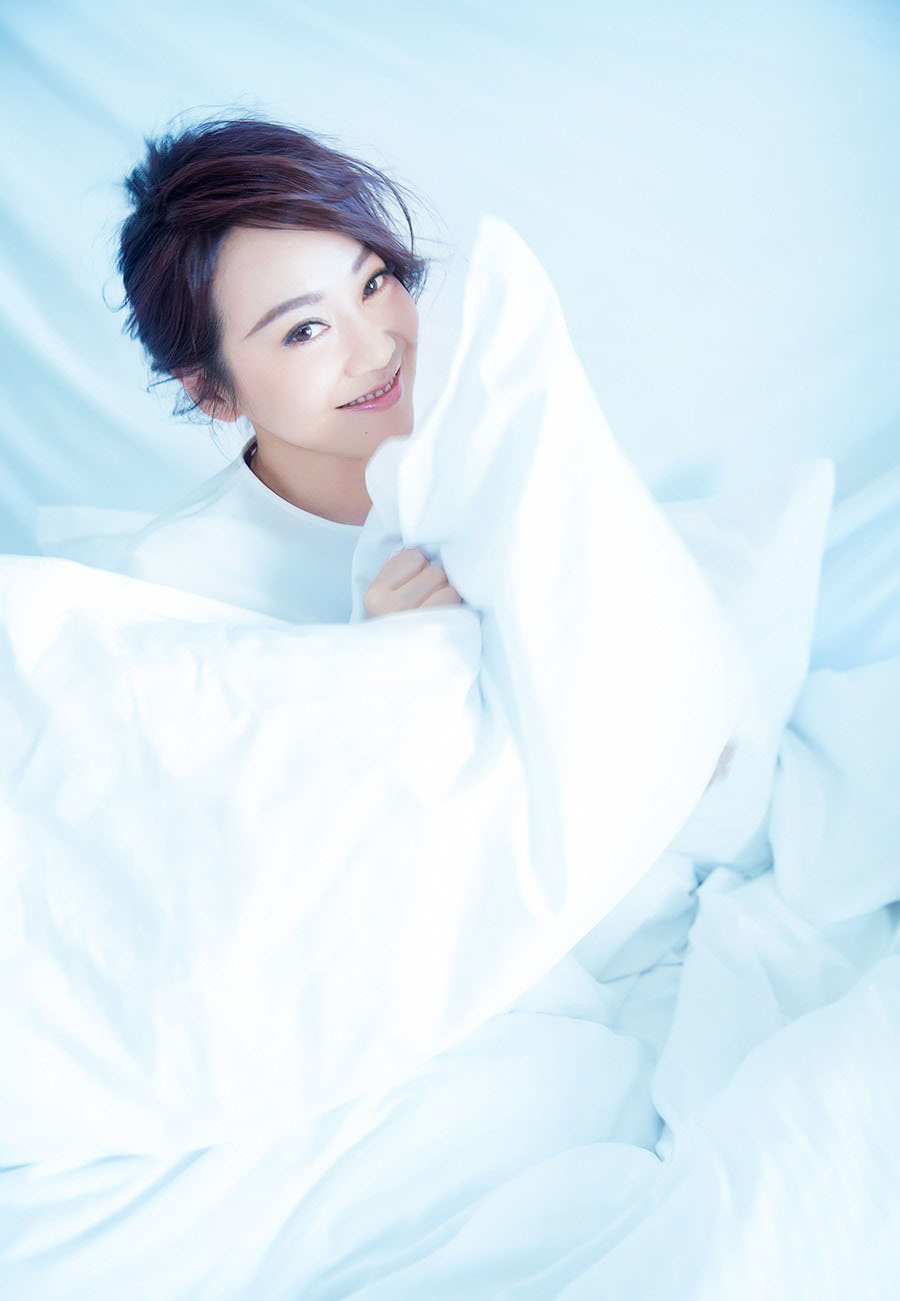 闫妮清新“暖窝”白色纯净写真[6]