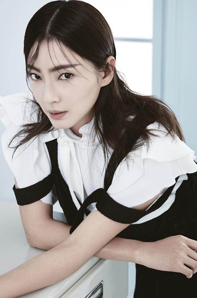 张雨绮大秀美背演绎摩登时代[4]