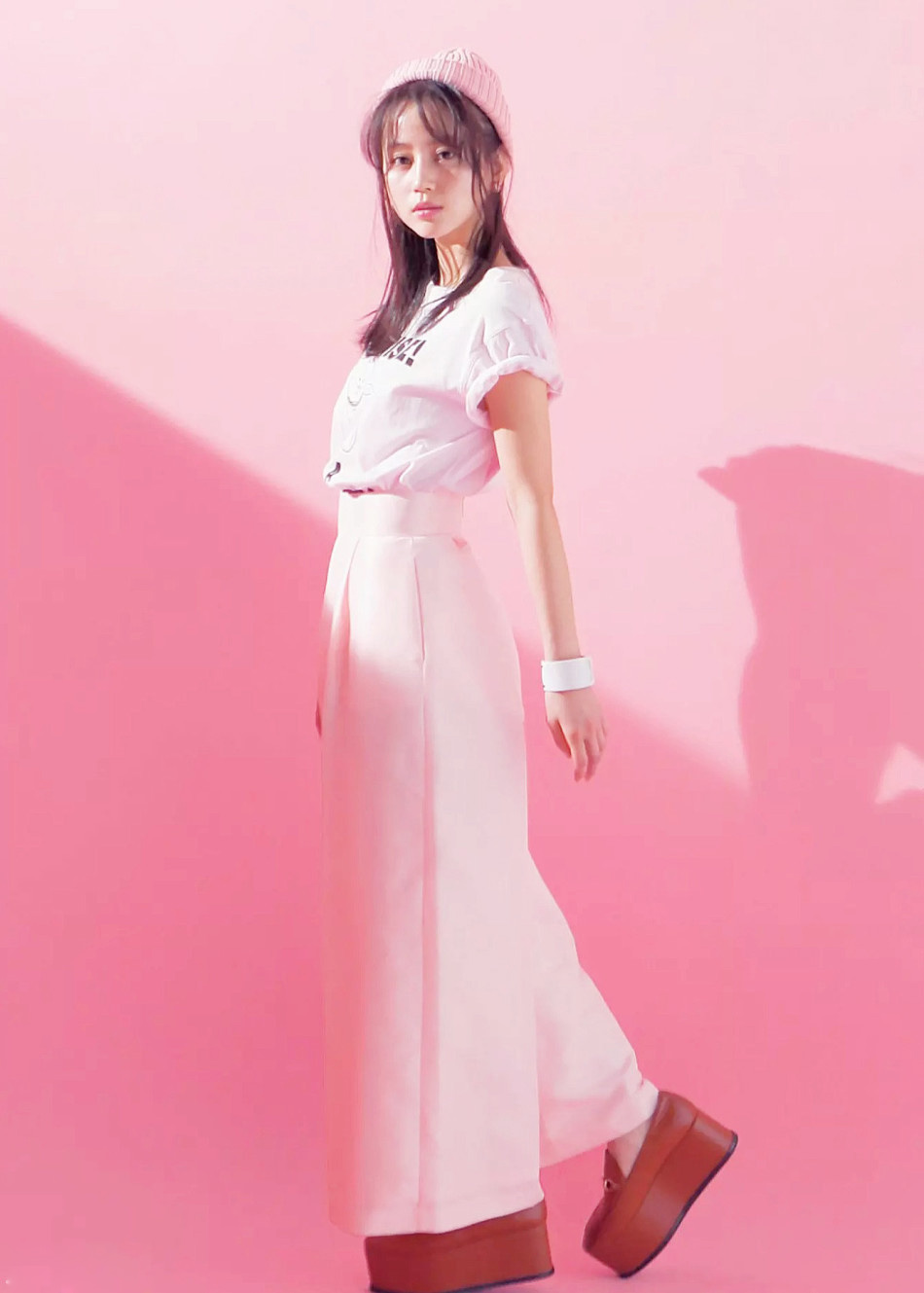堀北真希粉装出镜少女气息十足
