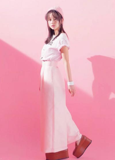 堀北真希粉装出镜少女气息十足