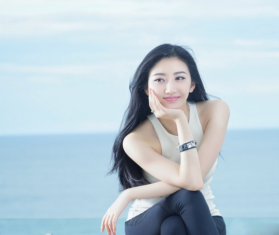 景甜青春靓丽展迷人微笑初夏海边写真[3]