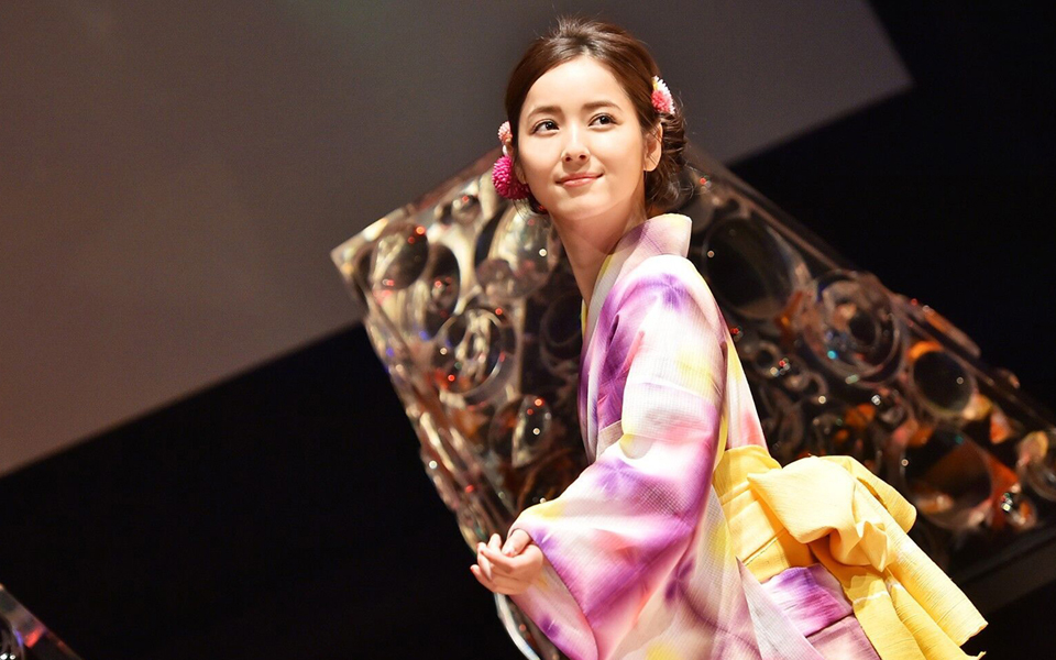 日本女星佐佐木希和服活动照图片[5]