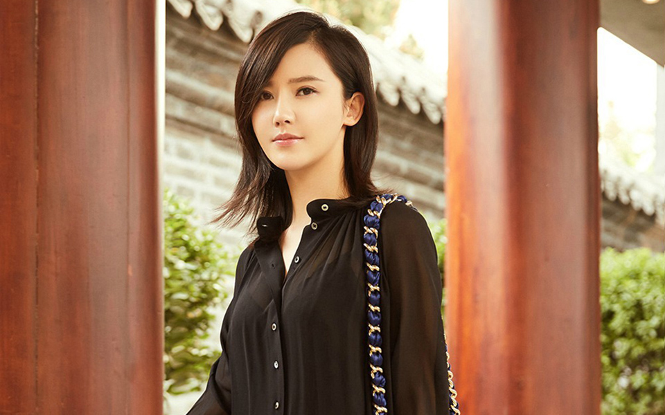 清纯女星杨子姗甜美时尚街拍[3]
