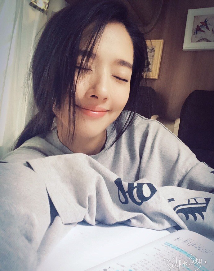 郭碧婷发照调侃自己太自恋网友大呼美丽[3]