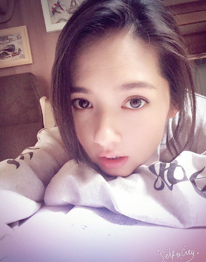 郭碧婷发照调侃自己太自恋网友大呼美丽[4]