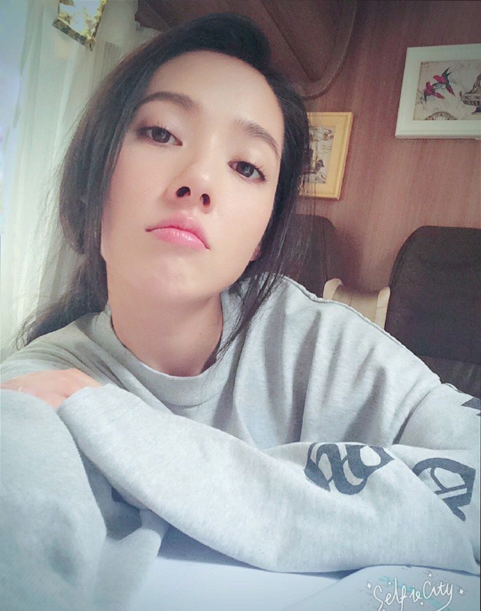 郭碧婷发照调侃自己太自恋网友大呼美丽[6]