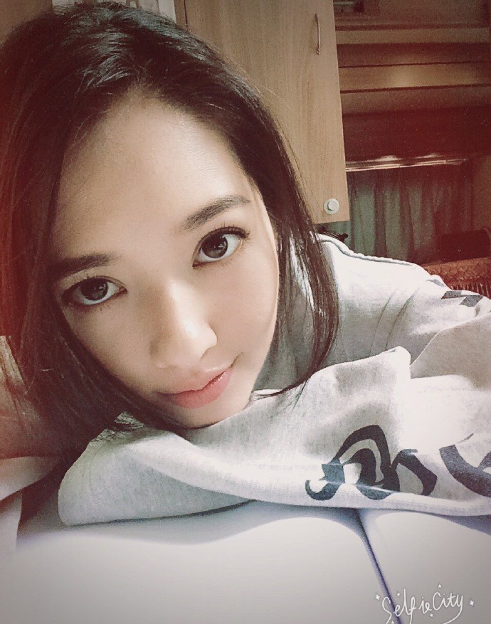 郭碧婷发照调侃自己太自恋网友大呼美丽[9]