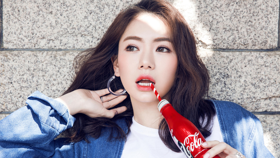 美女演员戚薇写真大片图集[3]