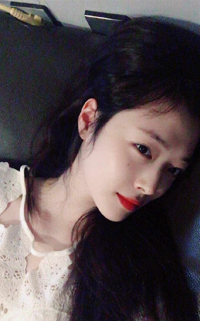 崔雪莉私照在女孩的小甜美和女人的小性感之间自由转换[3]