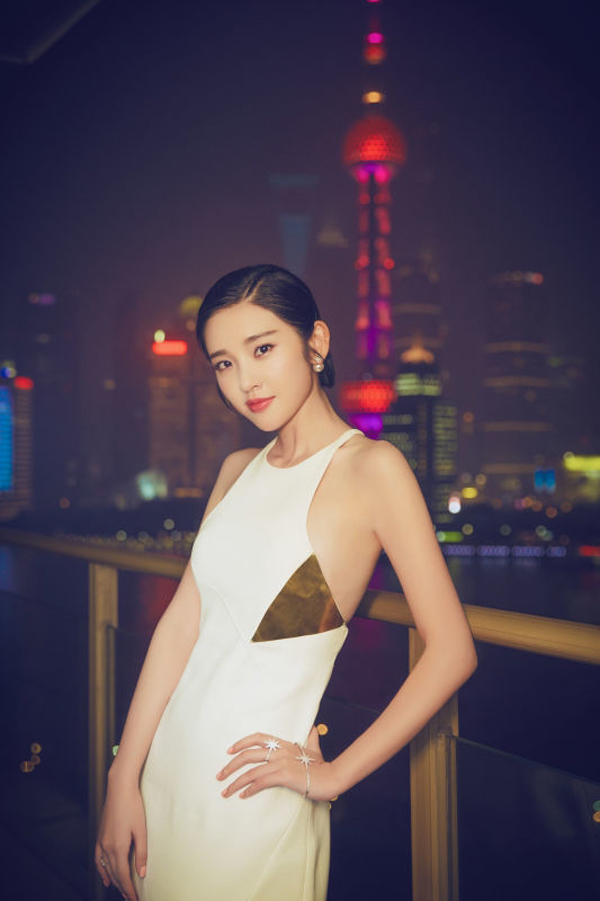 唐艺昕一袭长裙亮相上海国际电影节[2]
