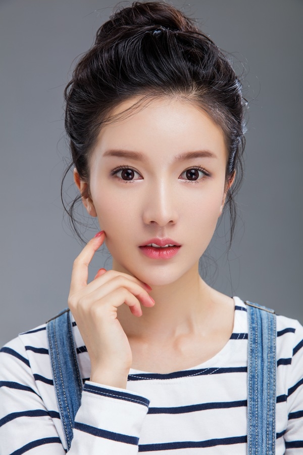 李艾瑾俏皮又性感最新写真[2]