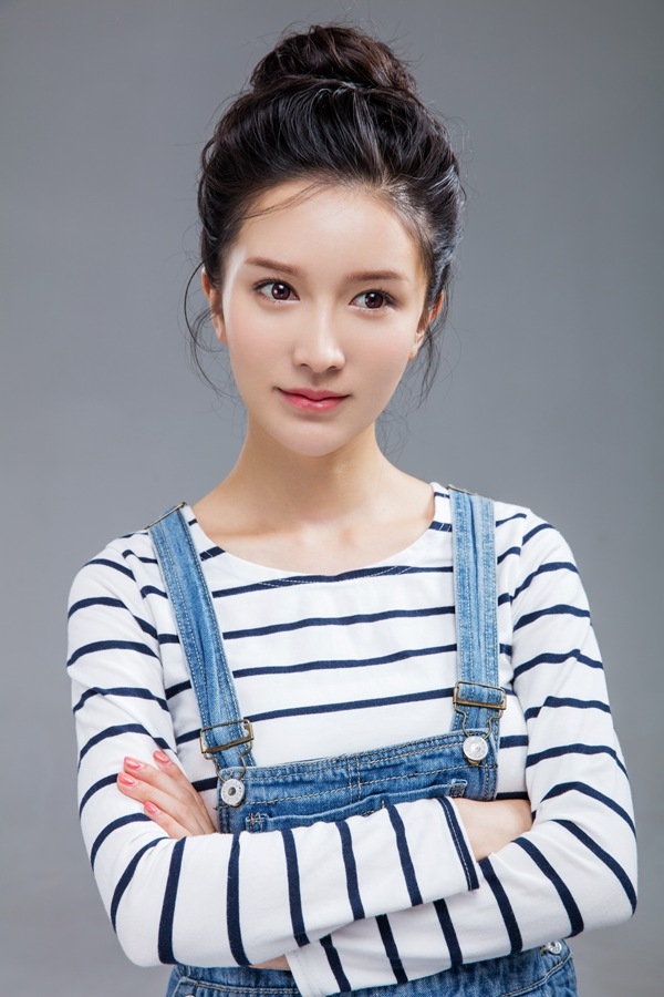 李艾瑾俏皮又性感最新写真[3]