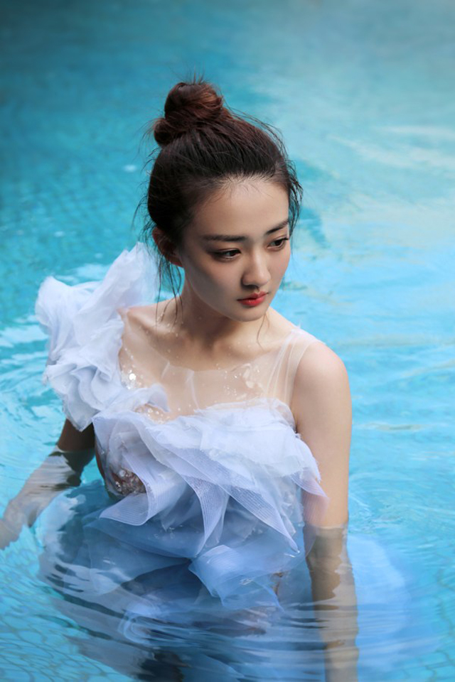 美女演员徐璐水中精灵唯美写真[4]
