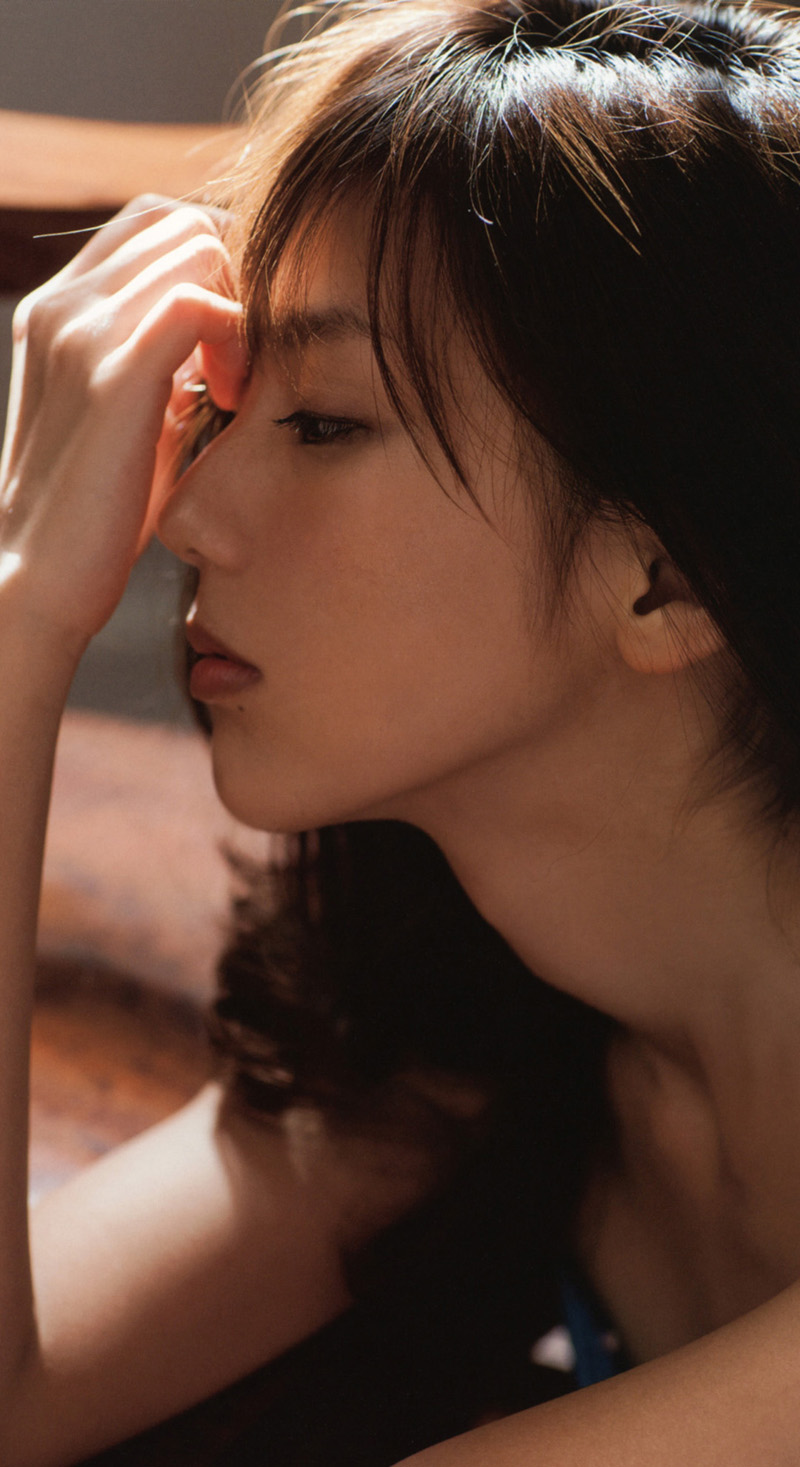 真野惠里菜性感甜美御姐风写真[4]