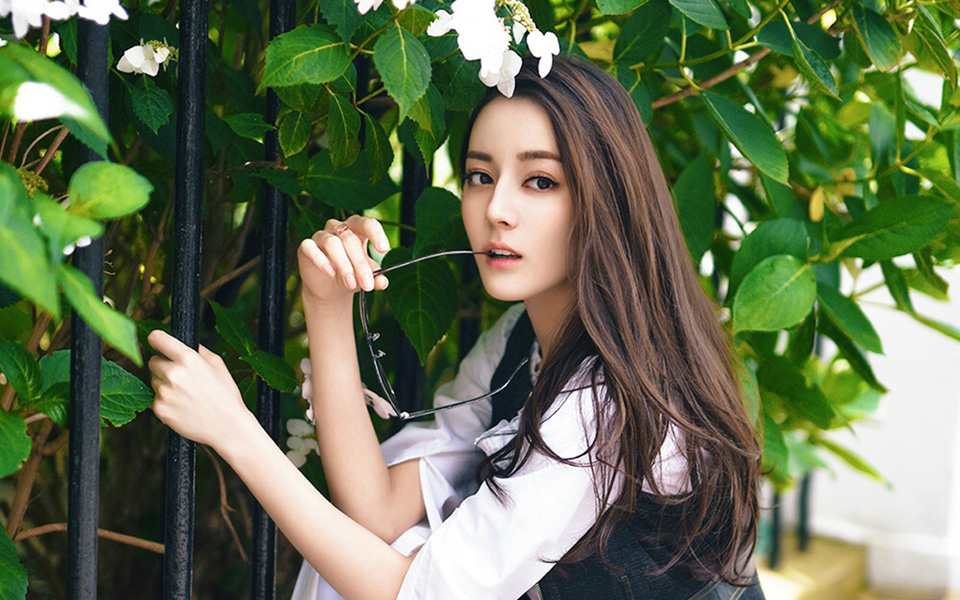 迪丽热巴唯美笑容惊艳绝伦清新美图