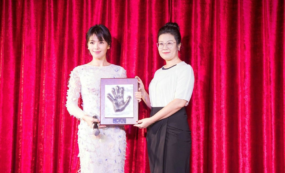 刘涛的蜡像入驻北京杜莎夫人蜡像馆相当传神[5]
