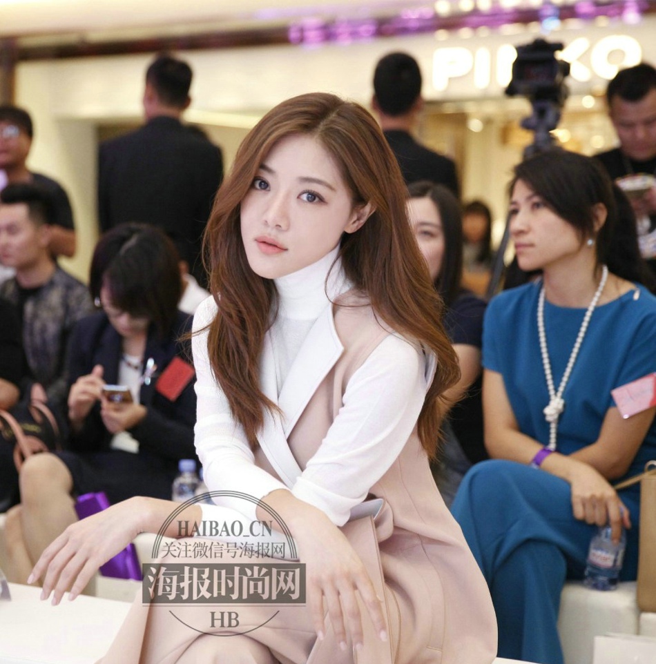 邓家佳清新淡雅尽显优雅熟女气质[3]