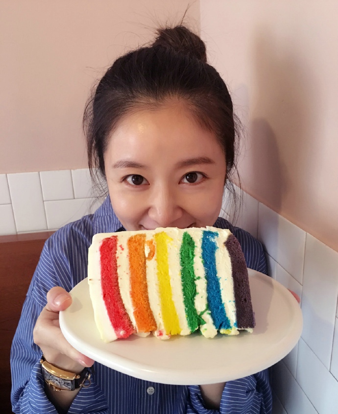 林心如晒出吃货照 扎丸子头素颜还是这么漂亮[3]