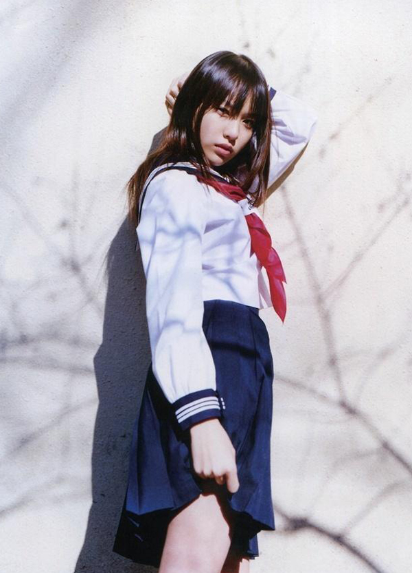 日本女星户田惠梨香水手服清纯魅惑写真[3]