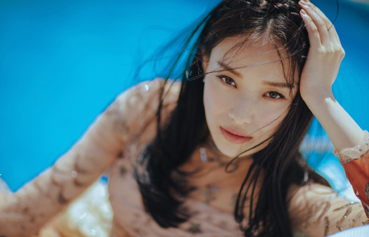倪妮魅惑眼神撩人勾魂美艳清新写真[6]