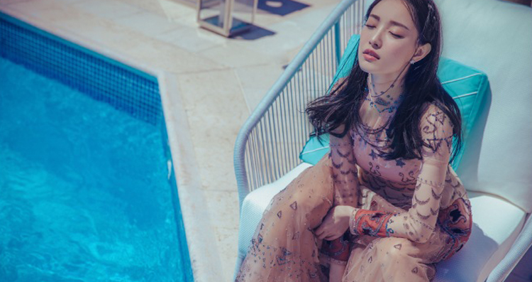 倪妮魅惑眼神撩人勾魂美艳清新写真[8]