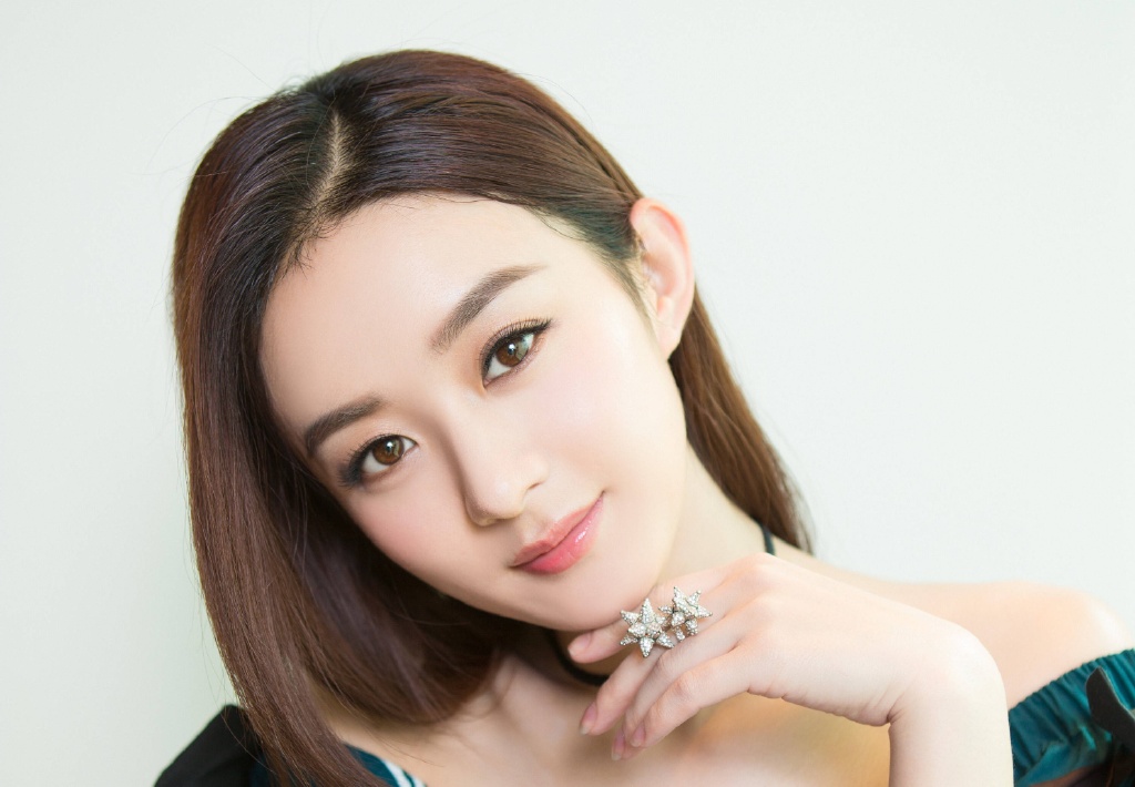 有颜任性女神赵丽颖最美的时尚穿搭写真[9]