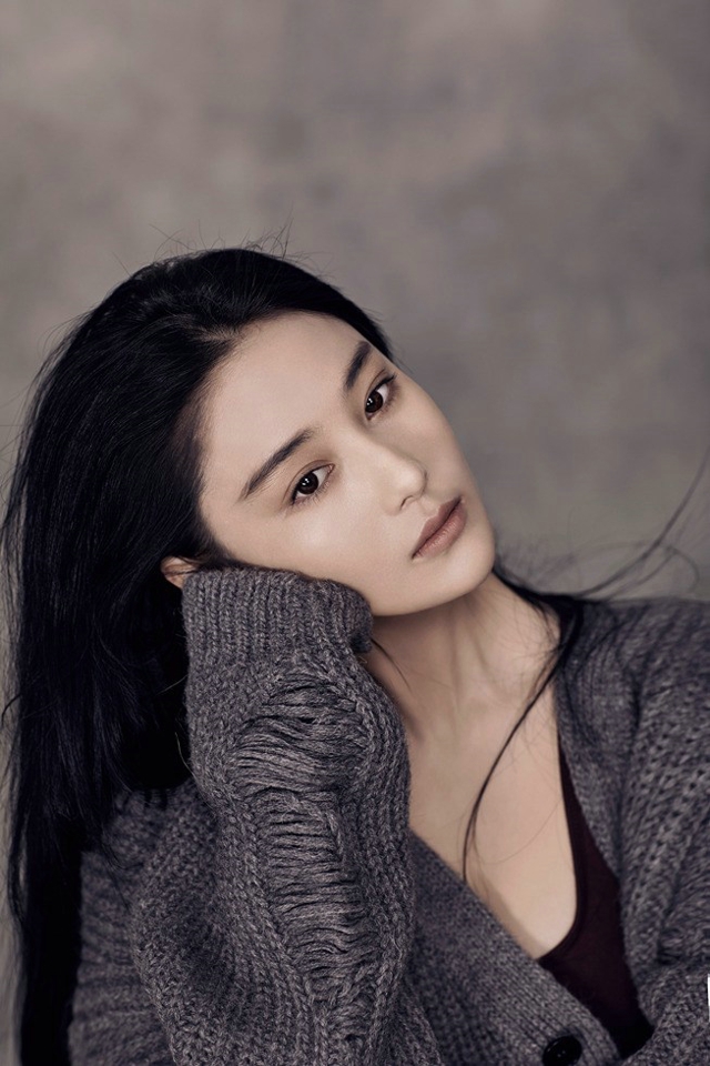 张馨予早春唯美写真 长发飘然淡雅随性[5]