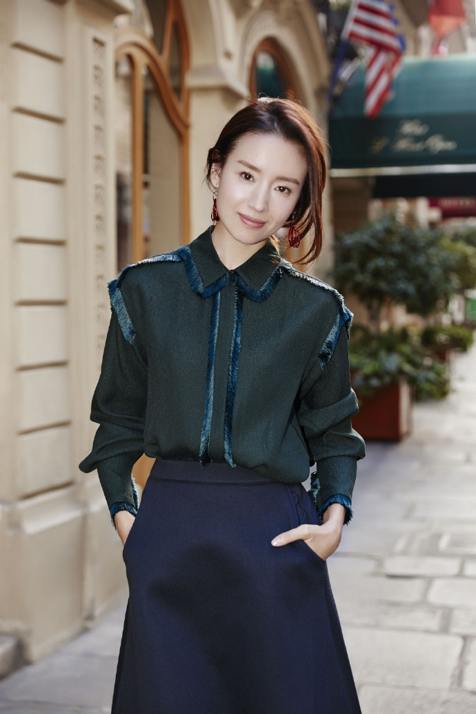 董洁时尚街拍：最美的阳光少女型辣妈[4]
