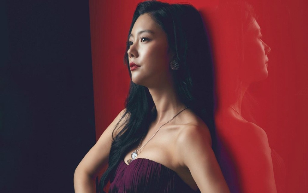 情圣里的yoyo优优扮演者是谁 李成敏爆乳性感写真[8]