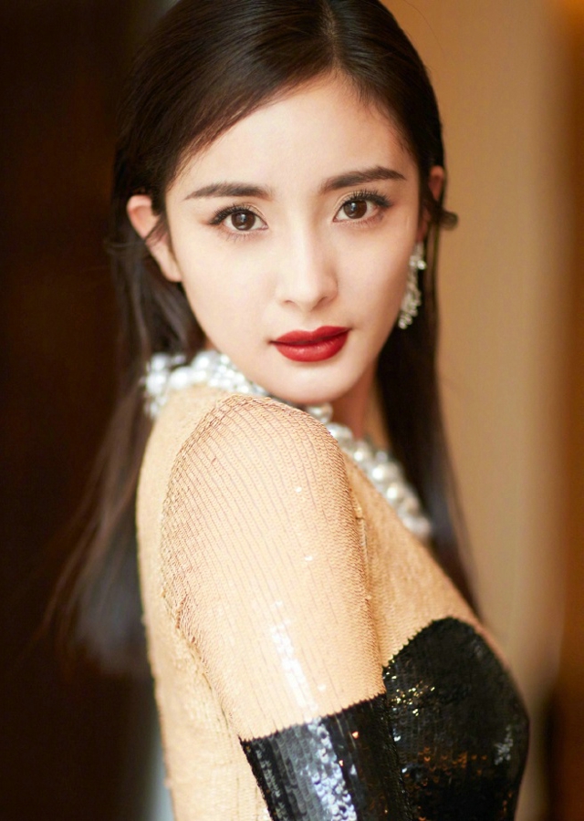 杨幂出席某宴会造型简直美翻了气质颜值没得说[3]