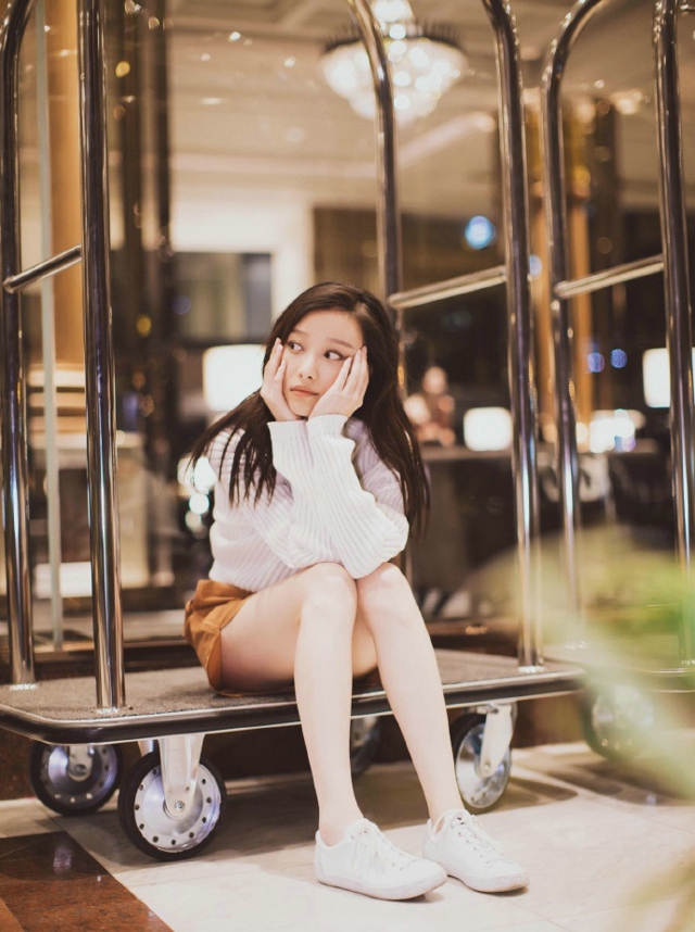 夜幕下的倪妮真美 比霓虹闪烁还要美[2]
