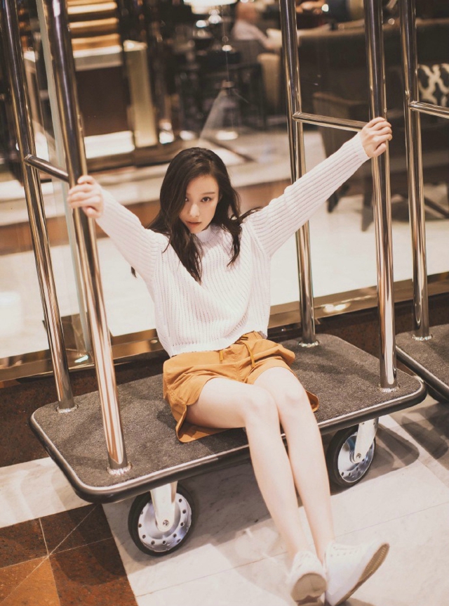 夜幕下的倪妮真美 比霓虹闪烁还要美[3]