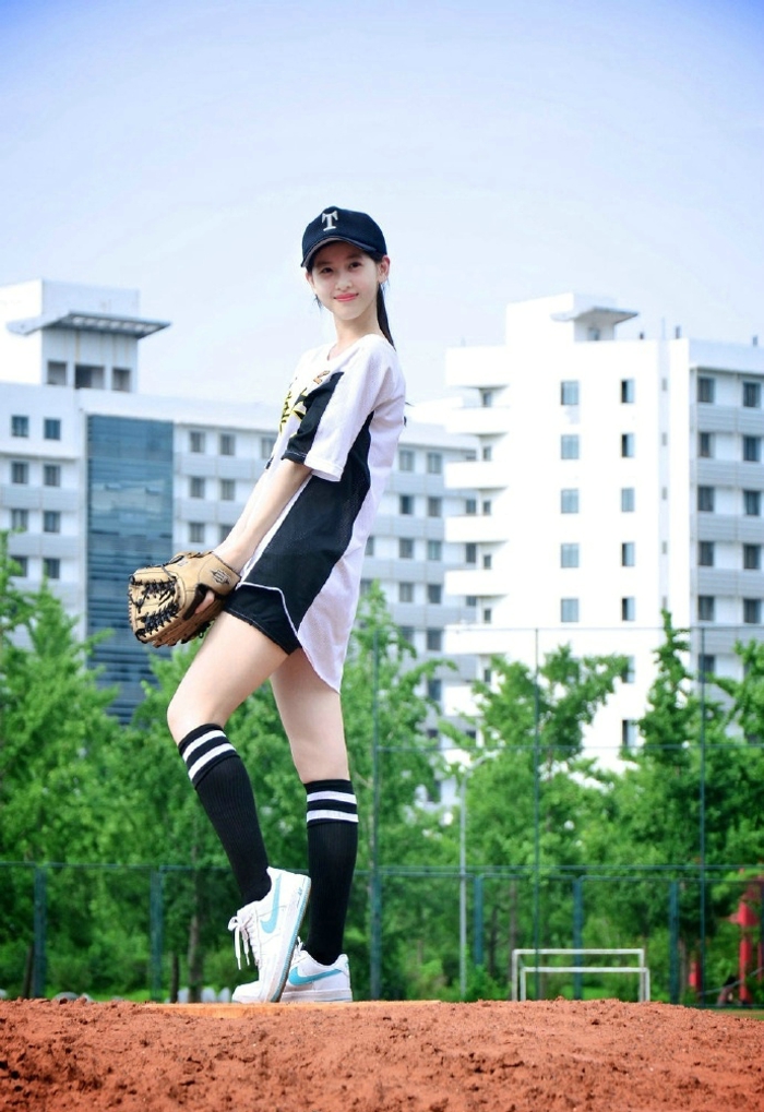 奶茶妹妹章泽天棒球写真公开 青春少女活力足[5]