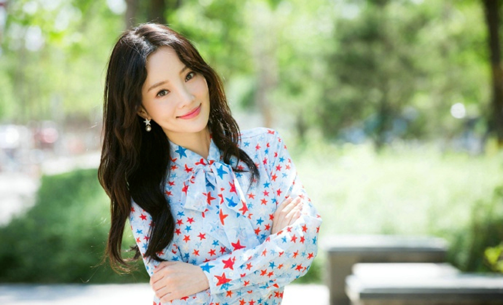 李小璐初夏温暖写真 穿上球鞋和公主裙 满满的少女心[7]