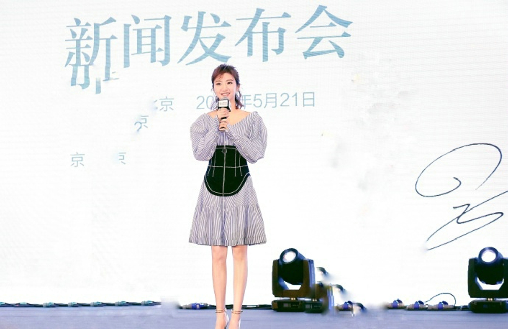 景甜初夏清新搭配 条纹淑女裙更显身材美出新境界[9]