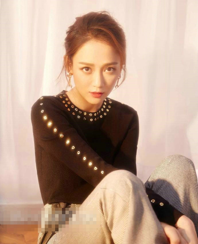 陈乔恩时尚大片 依旧清新如少女 盛世美颜的姑娘。[4]