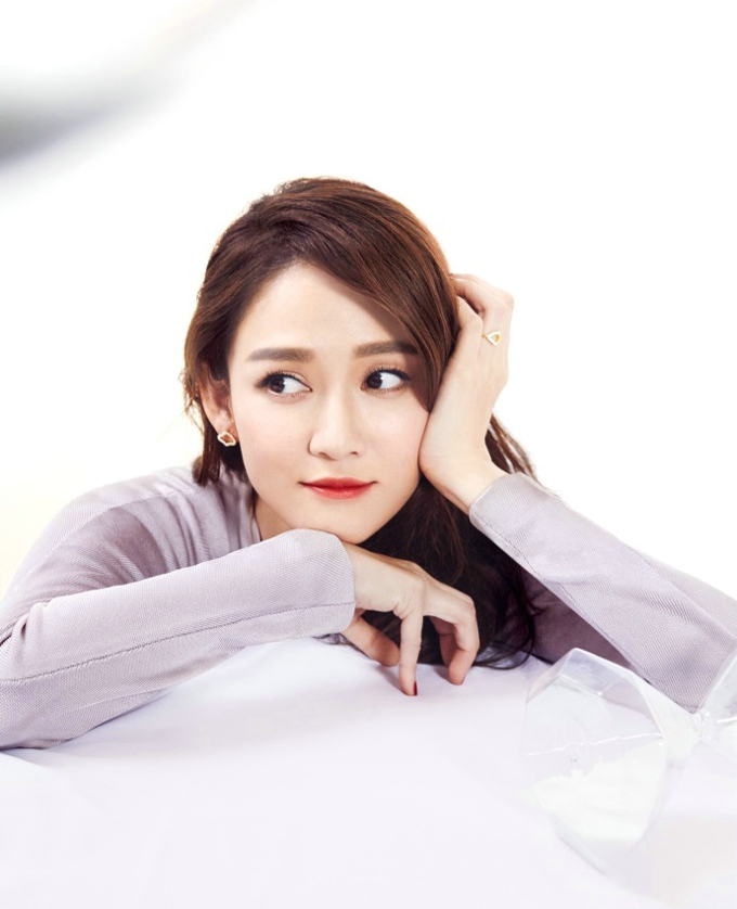 陈乔恩时尚大片 依旧清新如少女 盛世美颜的姑娘。[7]