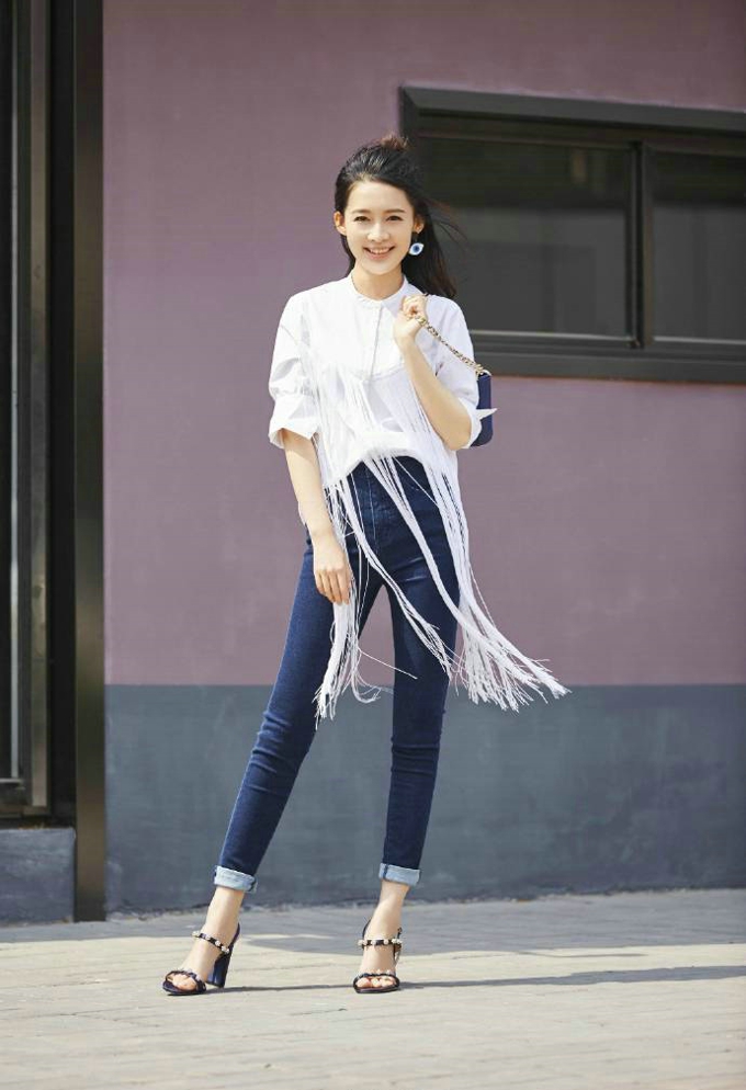 李沁姑娘的街拍 总给人一种邻家妹妹的感觉[3]