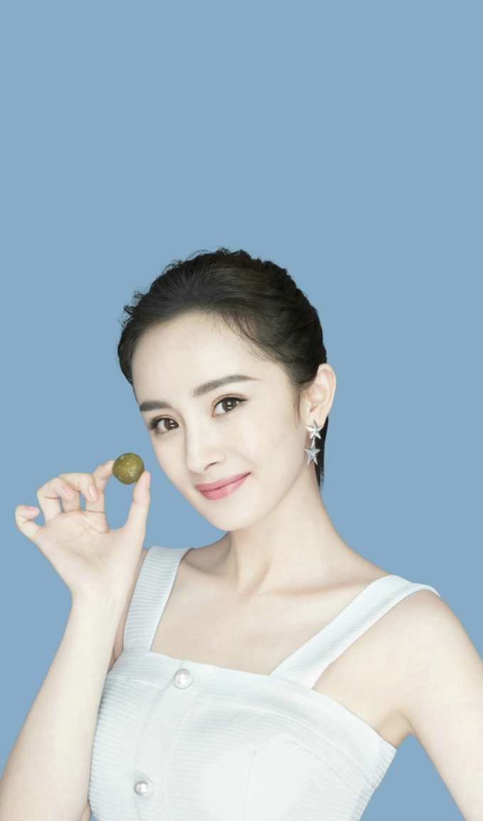 杨幂棚拍大片 化身可爱小公主[3]