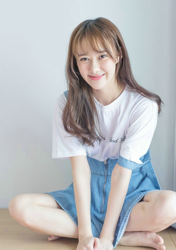 90后小花曹曦月曝写真 裸妆出镜肌肤粉嫩[3]