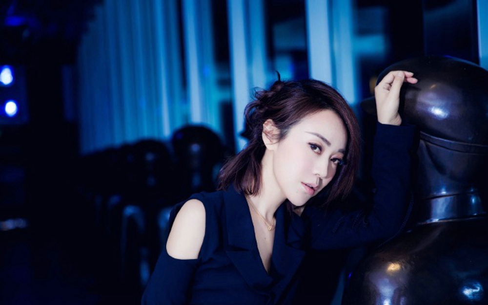 闫妮的气质越来越棒了 身材也很完美[9]