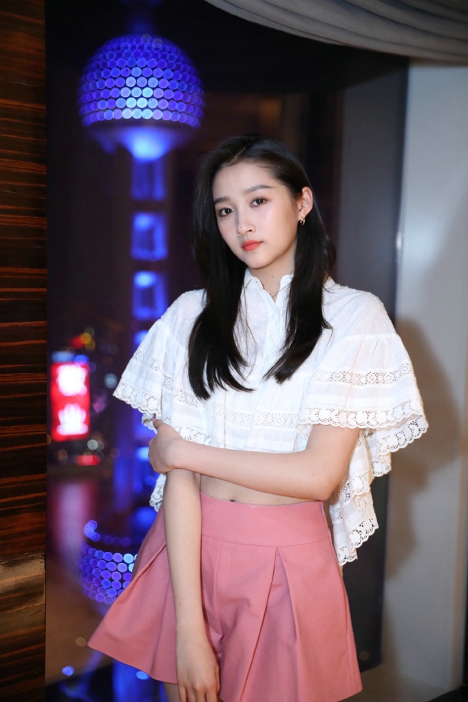 大长腿妹纸清新甜美的关晓彤越来越美了[9]