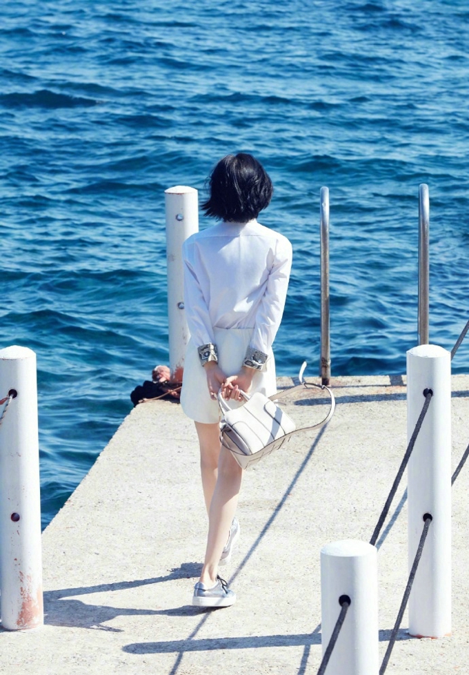 刘诗诗 曝光一组海岛写真 微风碧海美人 清凉养眼[2]