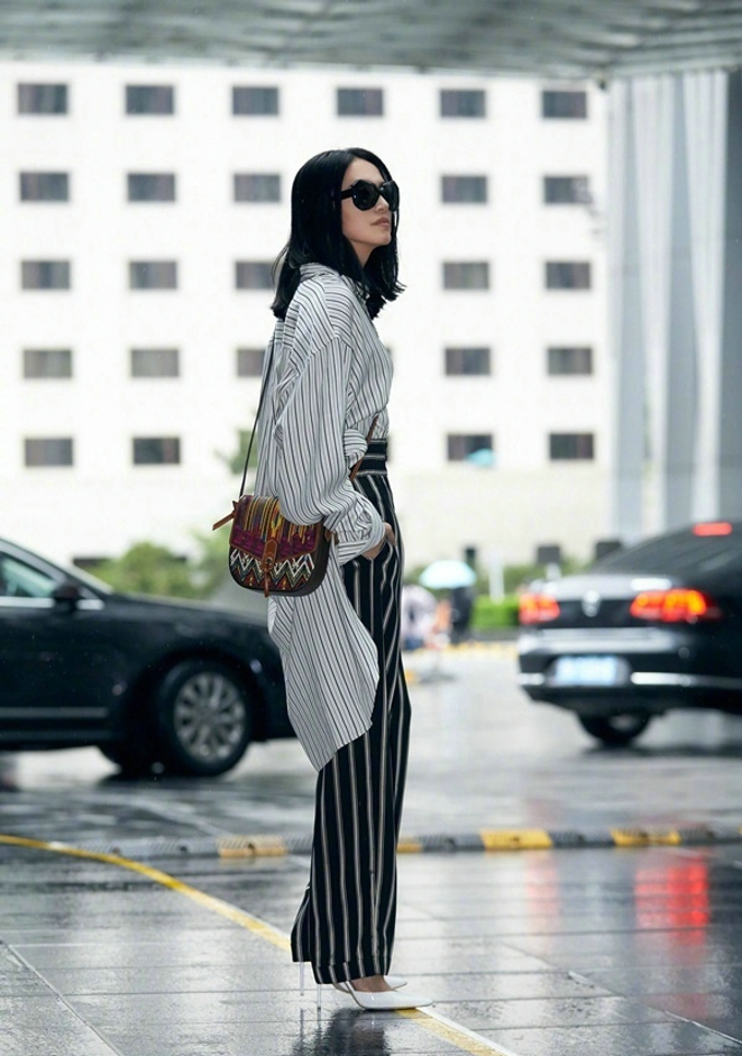姚晨 曝光一组时尚街拍大片 驾驭多种不同风格的印花元素 演绎当代女性的多面魅力[9]
