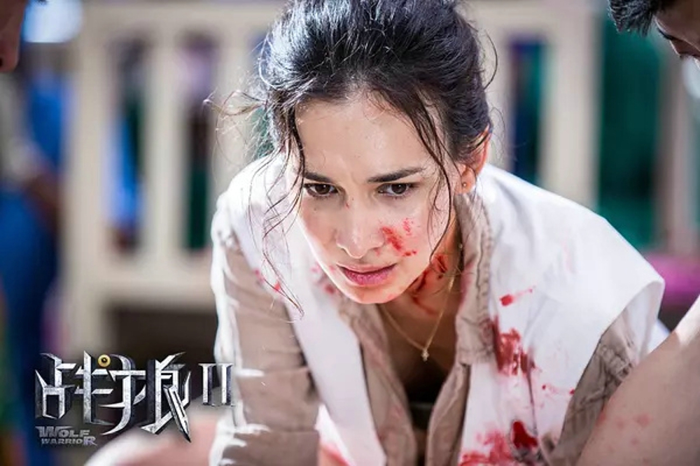 《战狼2》的大火让女主卢靖姗圈粉无数 这个腿长1米8的小姐姐[8]