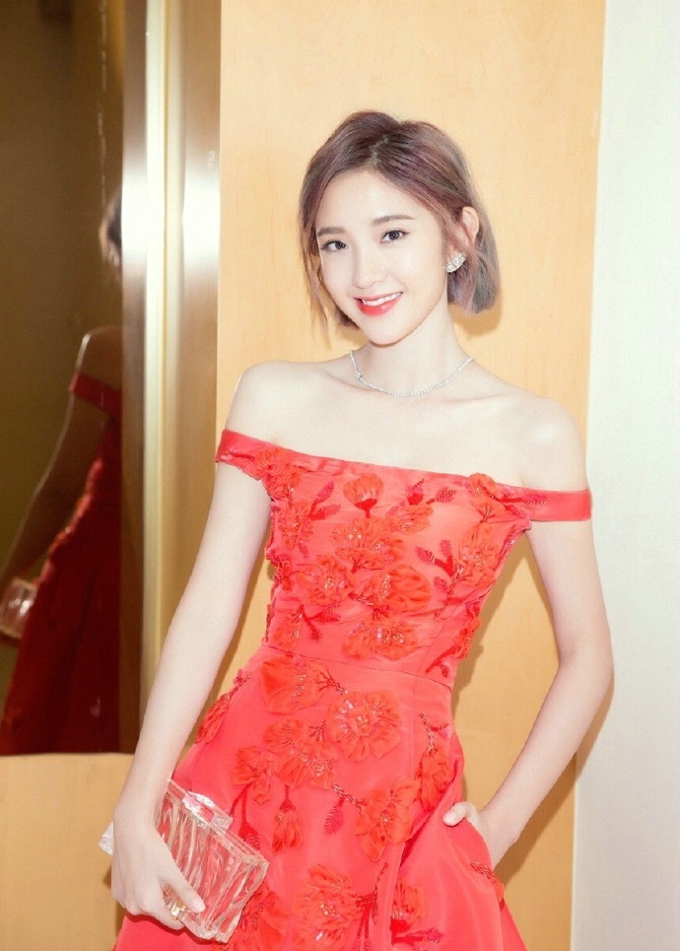 唐艺昕红色礼服身材婀娜多姿[9]