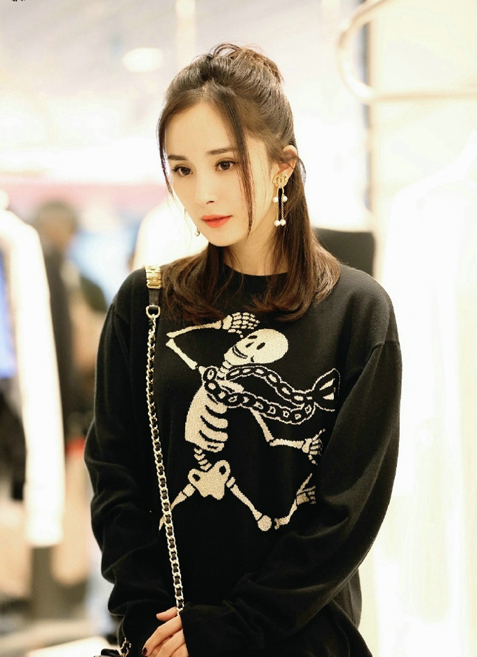 杨幂日常私服气质搭配真美[2]
